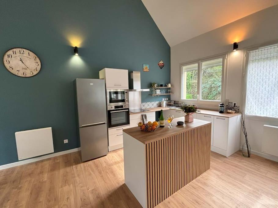 Duplex Parapluies De Cherbourg Netflix Parking Exterior foto