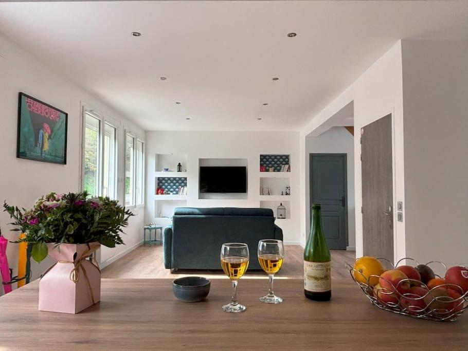 Duplex Parapluies De Cherbourg Netflix Parking Exterior foto